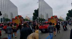 Corpo de Preta Gil é levado em cortejo pelas ruas do centro do Rio
