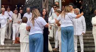 Gilberto Gil é aplaudido e recebido aos gritos de 'força' em velório de Preta Gil