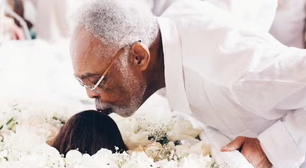 Um dia após enterrar a filha, Gilberto Gil presta homenagem a Preta Gil: 'Até'