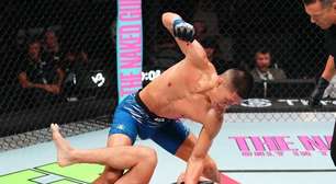IMAGEM FORTE: Lutador fica com inchaço assustador no rosto após ser derrubado sete vezes no UFC Abu Dhabi