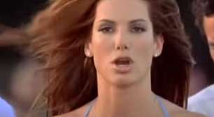 Há 25 anos: uma decisão arriscada fez Sandra Bullock, hoje com 61, agredir um famoso nos bastidores de filme com R$ 1 bilhão de bilheteria