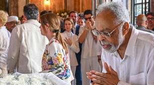 Gilberto Gil se despede de Preta Gil com foto beijando a filha: 'Até os próximos 50 bilhões de anos'