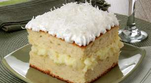 Bolo de abacaxi cremoso com chantilly caseiro que você vai amar