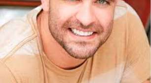 Diogo Nogueira aparece com visual diferente e fãs perguntam: 'Será que foi hackeado?'