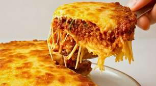 Macarrão à bolonhesa que virou torta: gratinada e suculenta