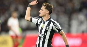 Botafogo vence Bragantino e larga na frente na Copa do Brasil