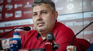 Alarcon Pacheco toma decisão no Vila Nova e busca nova contratação para time: "Definido"