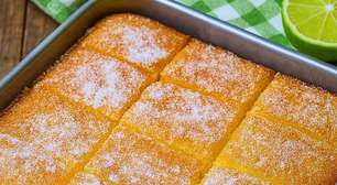 O bolo de limão mais fofinho com calda da fruta: sucesso