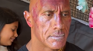 Filhas maquiam The Rock, que brinca com a careca: 'Muita tela para usar na diversão'; veja