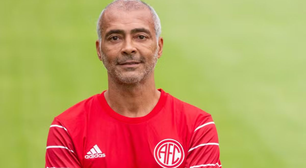 Romário passa por transplante capilar e mostra os primeiros resultados