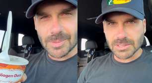 Eduardo Bolsonaro se emociona ao comer chocolate após promessa para Moraes ser sancionado