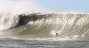 Lucas Chumbo 'vibra' com ondas gigantes após passagem de ciclone extratropical em SC: 'Força assustadora'