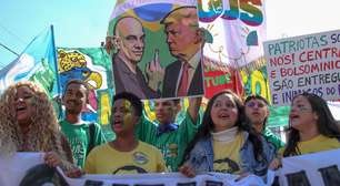 Brasileiros protestam contra o tarifaço de Trump em frente ao Consulado dos EUA em SP; veja imagens