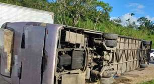 Ônibus com torcedores do Bahia tomba a caminho do Recife