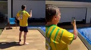 Usando tornozeleira, Bolsonaro acompanha ato por videochamada