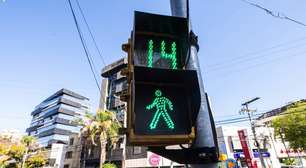 Proposta quer semáforos inteligentes com contagem regressiva e indicação de velocidade média para "Onda Verde"