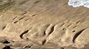 Desenhos rupestres de 500 anos reaparecem em praia do Havaí após recuo da maré