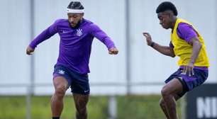 Félix Torres e Depay se desentendem em treino do Corinthians antes do Dérbi