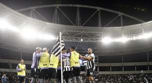 Jogador do Botafogo responde torcedor nas redes sociais: "Na próxima deixo fazer o gol"