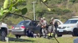 PM é denunciado por homicídio qualificado após matar suspeito algemado no RS