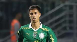 Ex-Palmeiras, Vitor Reis deixa o Manchester City e acerta com novo clube