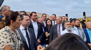 Após prisão domiciliar do pai, Flávio Bolsonaro pede impeachment de Moraes e sugere 'pacote de paz'