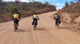 Cientistas fazem percurso de bicicleta pelo Cerrado para identificar efeitos da crise climática