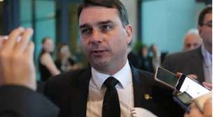 Flávio chama condenação do pai de perseguição e afirma que plano é matar Bolsonaro