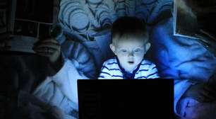 Crianças de até seis anos estão passando o dobro do tempo recomendado em frente às telas