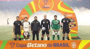Expulsão no início dificulta e Palmeiras é eliminado pelo Corinthians