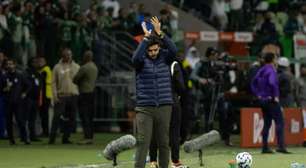 Abel Ferreira é vaiado pela torcida do Palmeiras após eliminação e aplaude xingamentos