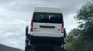 Com motor de Hilux, van Toyota Hiace já está a caminho das lojas no Brasil