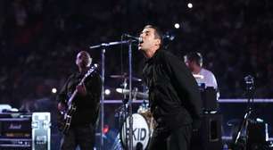 Fã que morreu no show do Oasis caiu de arquibancada após escorregar em poça de cerveja