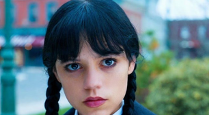 Quem é a stalker de 'Wandinha' na 2ª temporada e por que a atriz está conquistando tantos fãs?