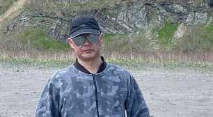 Piloto infarta durante voo sobre vulcão em erupção, pousa helicóptero para salvar passageiros e morre em seguida