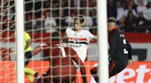 São Paulo domina Vitória e chega ao quinto triunfo seguido no Brasileirão