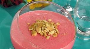 Gelatina de morango com creme de leite condensado: confira o passo a passo