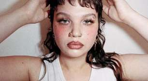 Quem é Lola Young, cantora do sucesso viral "Messy"?