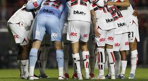 Craque do São Paulo se emociona e chora ao entrar em campo novamente