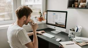 Este trabalhador acumulou três empregos durante um ano e foi demitido dos três no mesmo dia