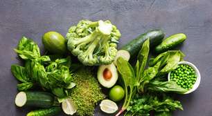 8 vegetais verdes-escuros que ajudam a prevenir doenças