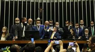 Corregedoria da Câmara recebe denúncia contra 14 deputados por motim no plenário e tem 48 horas para responder