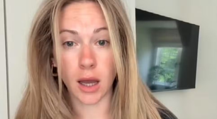 Atriz causa cancelamento de voo após diarreia no banheiro de avião