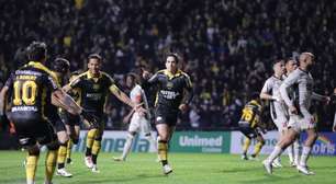 Em virada espetacular, Criciúma goleia o Athletico-PR e sobe na tabela da Série B