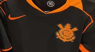 Vazam fotos de suposto terceiro uniforme do Corinthians
