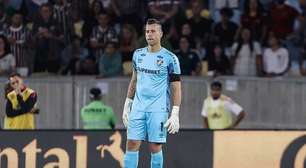 Fábio, do Fluminense, fica a duas partidas de entrar para a história do futebol