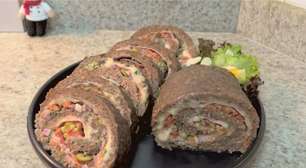 Rocambole de carne moída recheado e suculento para o almoço ou jantar