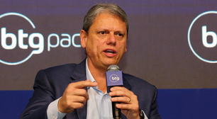 Tarcísio diz que Brasil 'não aguenta mais Lula' e defende 'trocar o piloto' para melhorar o País
