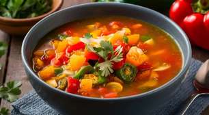 Sopa de legumes com macarrão fácil: leva só 35 minutos para fazer