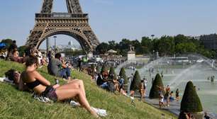 Parisienses estão divididos entre apoiar a sustentabilidade ou ceder ao conforto do ar-condicionado